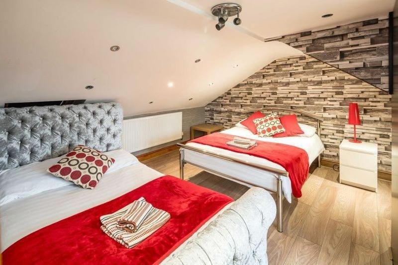 Huge 6 Beds House In Zone 2 London-mobilerateoffers-families-leisure-parking-wifi-pooltable-netflix-sleeps15! * Londres