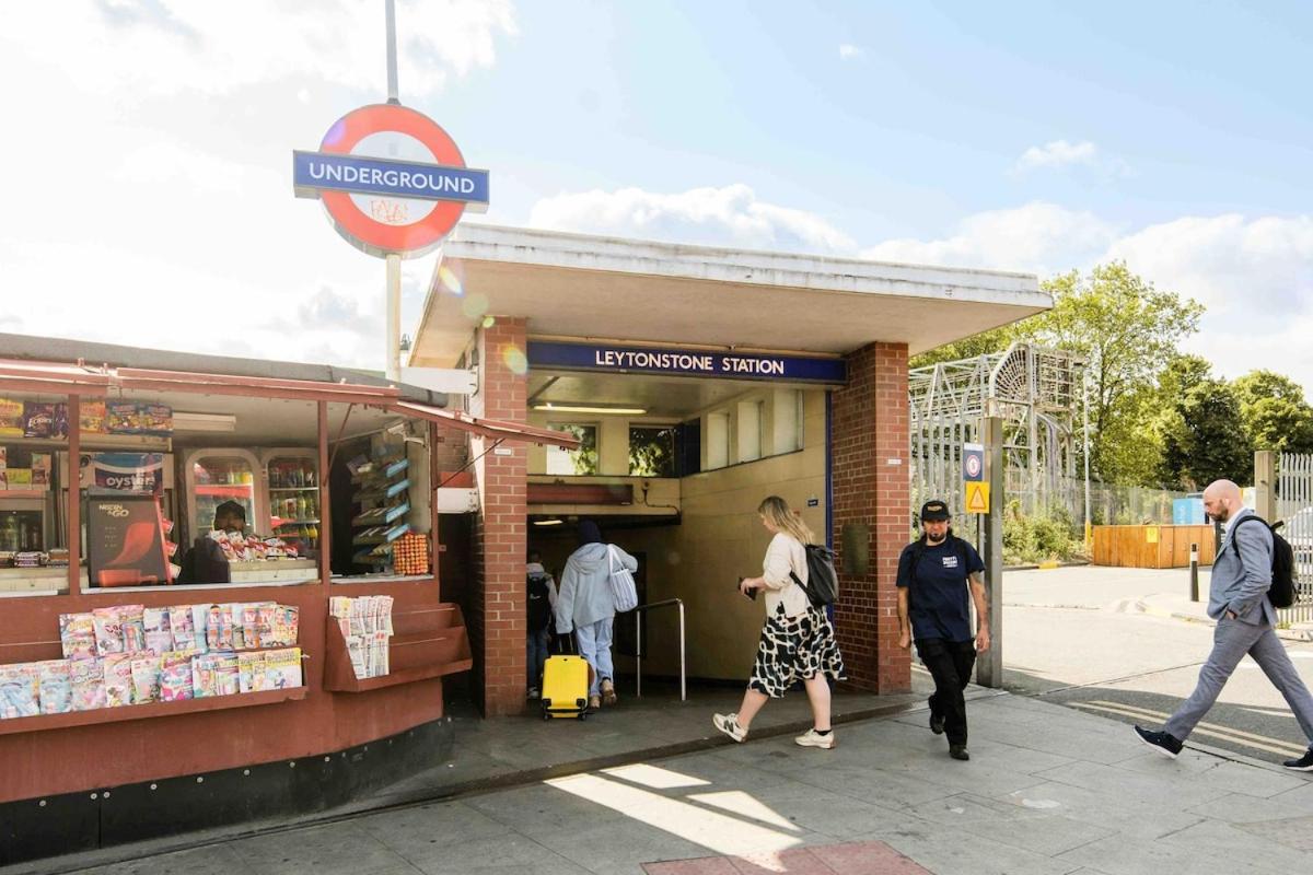 Huge 6 Beds House In Zone 2 London-mobilerateoffers-families-leisure-parking-wifi-pooltable-netflix-sleeps15! Londres
