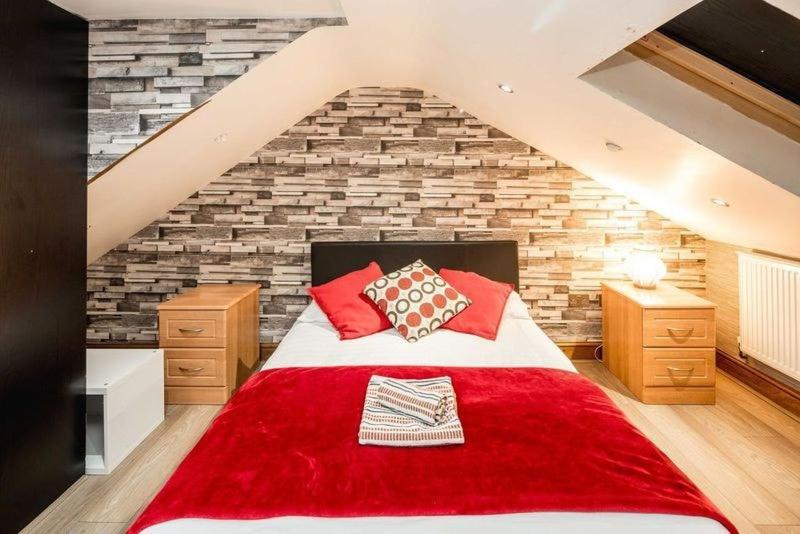 Apartamento Huge 6 Beds House In Zone 2 London-mobilerateoffers-families-leisure-parking-wifi-pooltable-netflix-sleeps15!