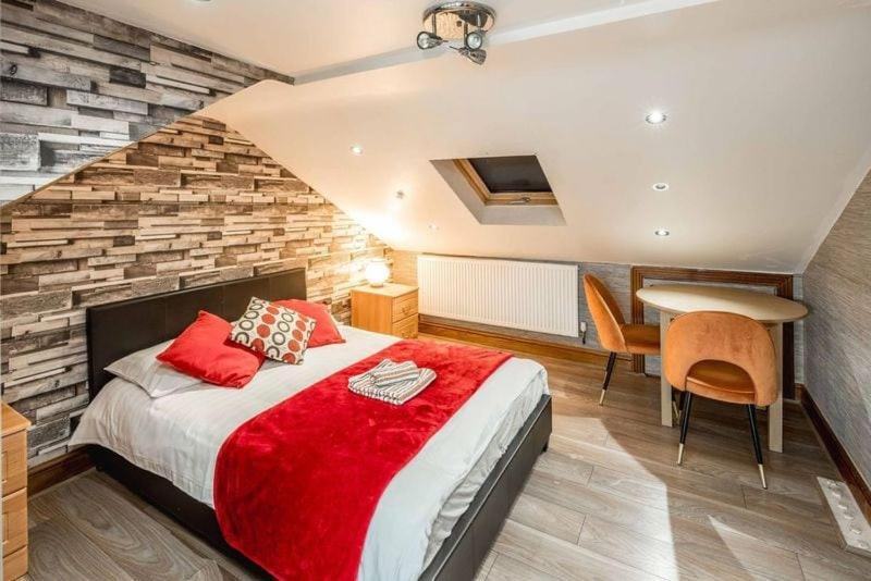 Huge 6 Beds House In Zone 2 London-mobilerateoffers-families-leisure-parking-wifi-pooltable-netflix-sleeps15! Apartamento Londres