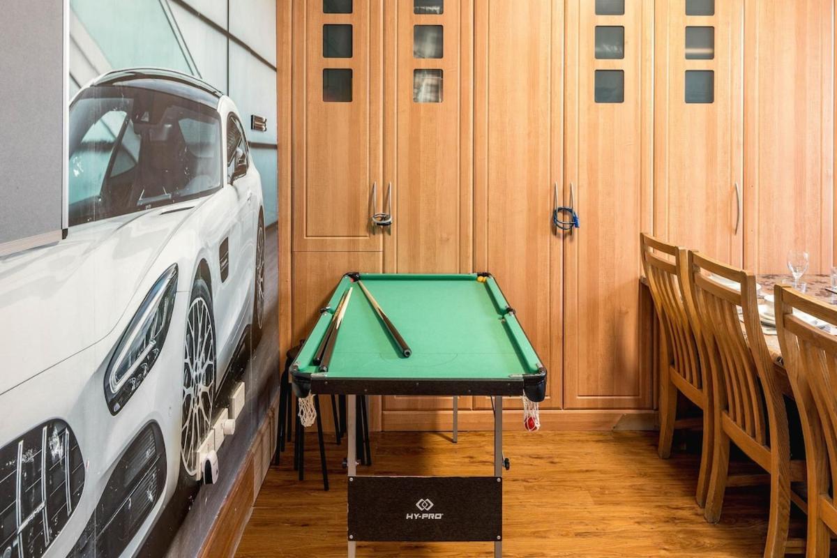 Huge 6 Beds House In Zone 2 London-mobilerateoffers-families-leisure-parking-wifi-pooltable-netflix-sleeps15! Londres