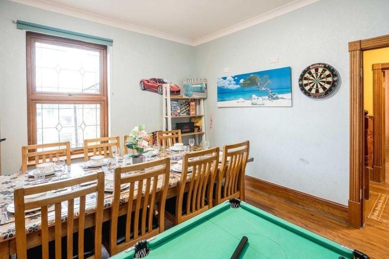 Huge 6 Beds House In Zone 2 London-mobilerateoffers-families-leisure-parking-wifi-pooltable-netflix-sleeps15! Apartamento *