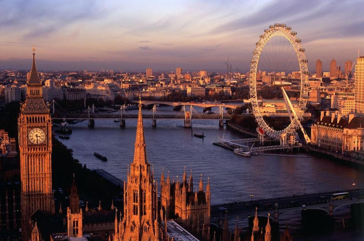 Apartamento Huge 6 Beds House In Zone 2 London-mobilerateoffers-families-leisure-parking-wifi-pooltable-netflix-sleeps15! Londres