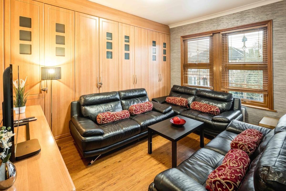 Huge 6 Beds House In Zone 2 London-mobilerateoffers-families-leisure-parking-wifi-pooltable-netflix-sleeps15! Apartamento Londres