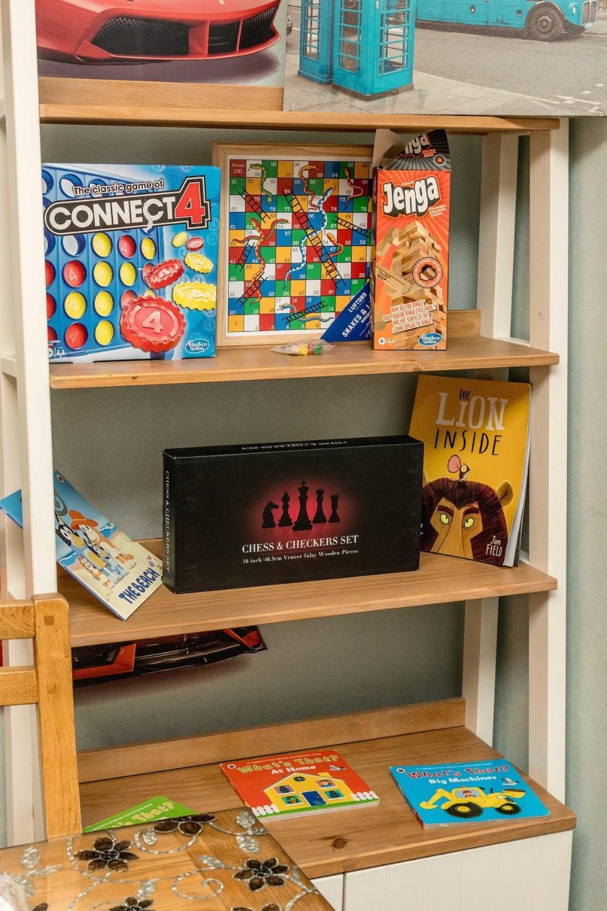 Huge 6 Beds House In Zone 2 London-mobilerateoffers-families-leisure-parking-wifi-pooltable-netflix-sleeps15! * Londres